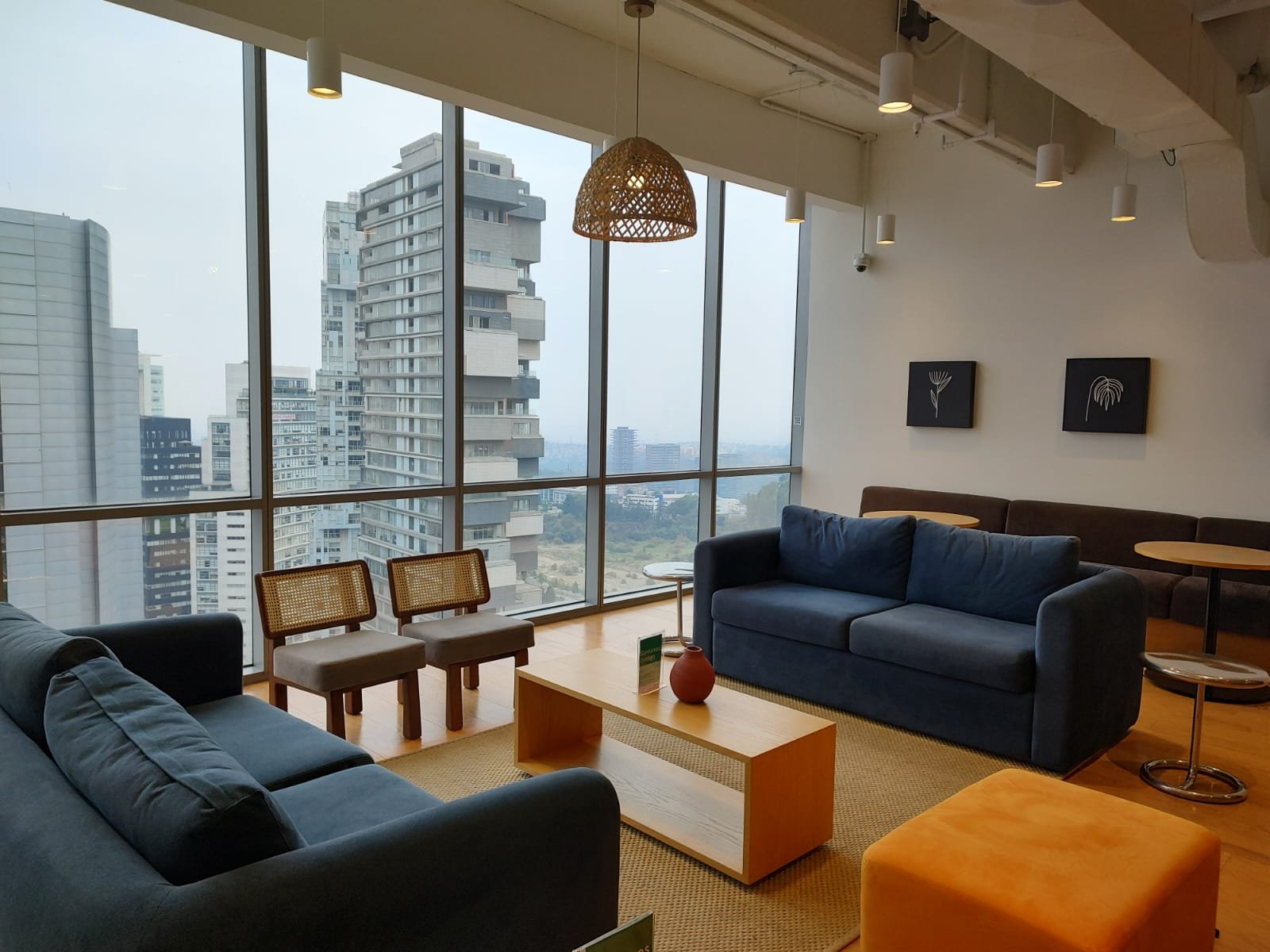 Sala de recepción de la firma Espinoza Negrete & Asociados